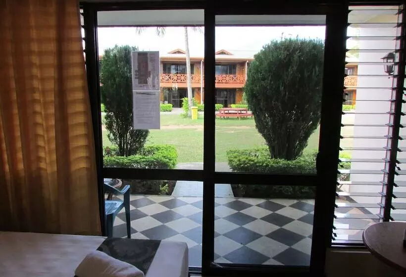 هتل Wailoaloa Beach Resort Fiji