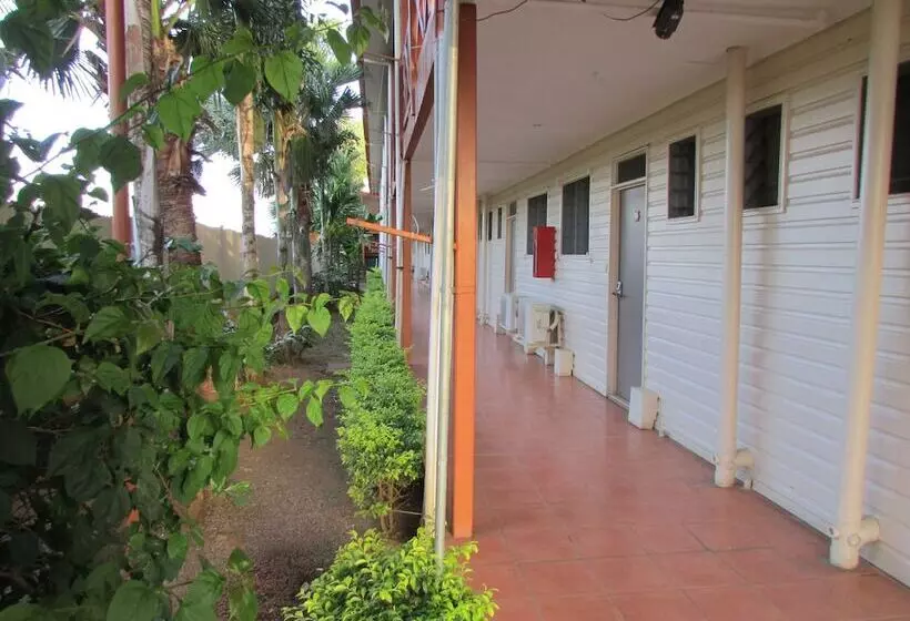 هتل Wailoaloa Beach Resort Fiji