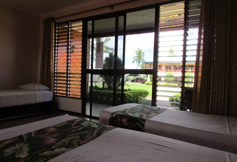 هتل Wailoaloa Beach Resort Fiji