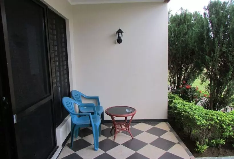 هتل Wailoaloa Beach Resort Fiji