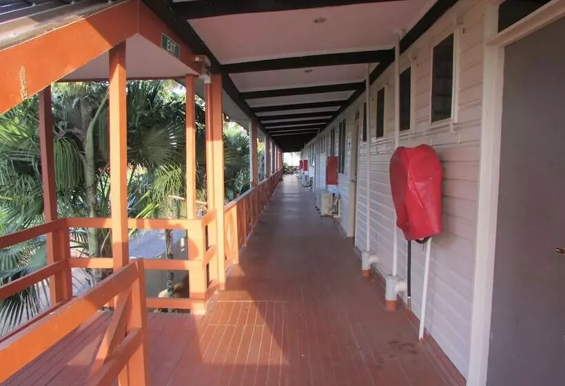 هتل Wailoaloa Beach Resort Fiji