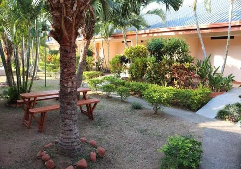 هتل Wailoaloa Beach Resort Fiji