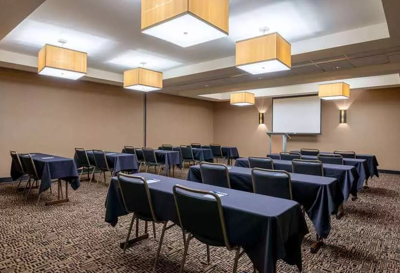 Отель Wyndham Noblesville