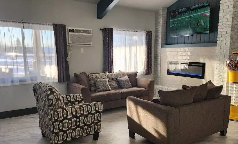 The Oasis Hotel & Bar