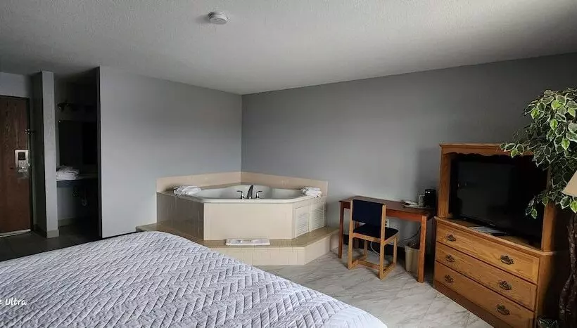 The Oasis Hotel & Bar