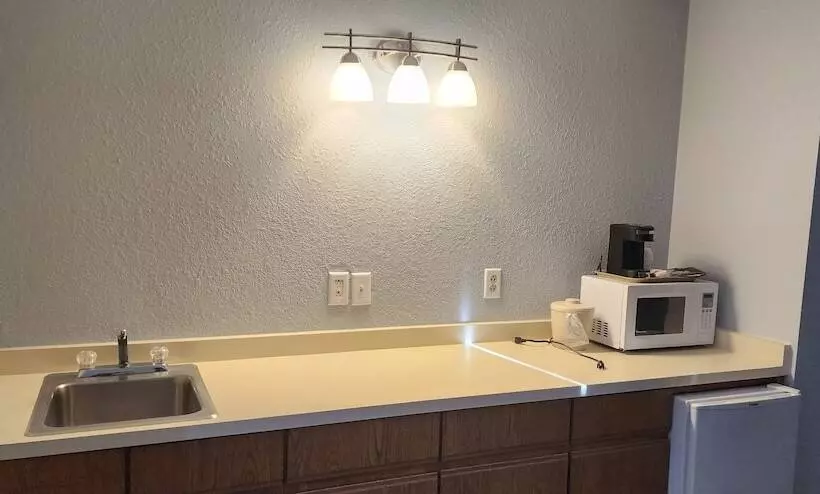 The Oasis Hotel & Bar