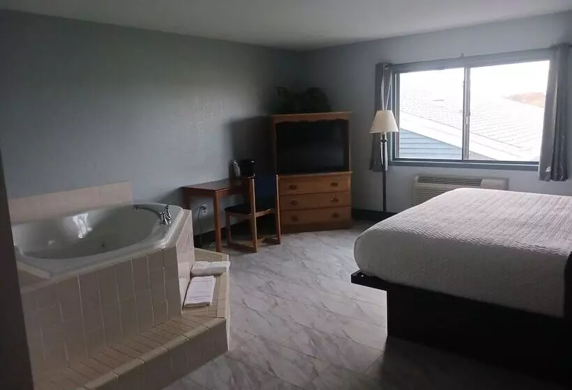 The Oasis Hotel & Bar