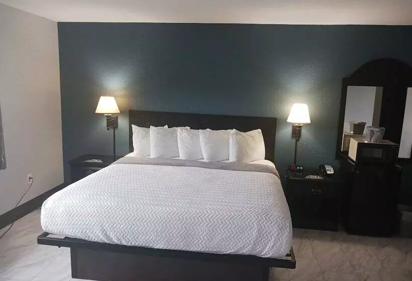 The Oasis Hotel & Bar