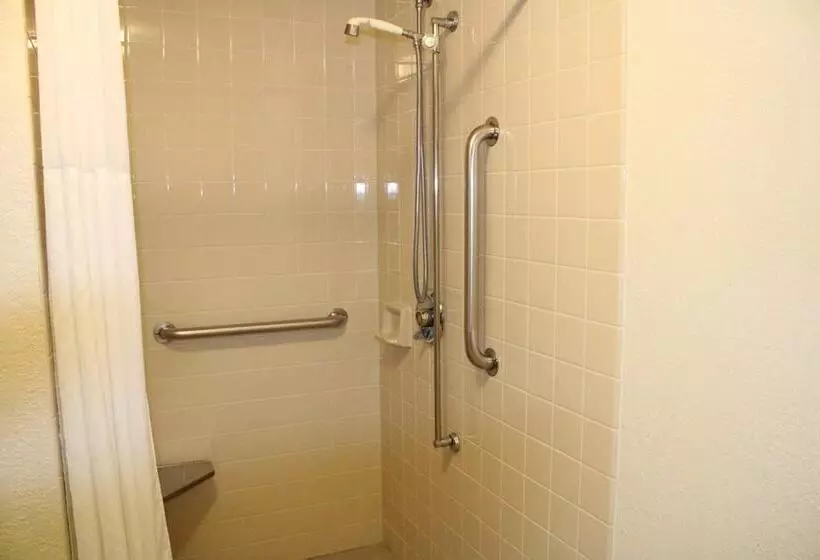 The Oasis Hotel & Bar