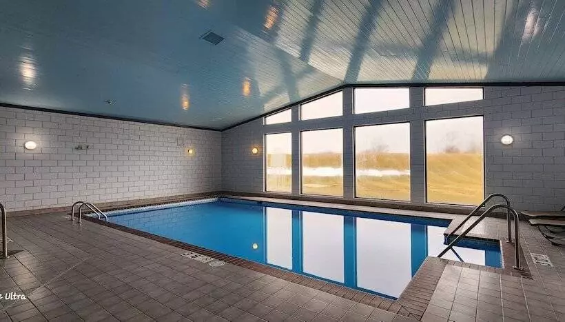 The Oasis Hotel & Bar