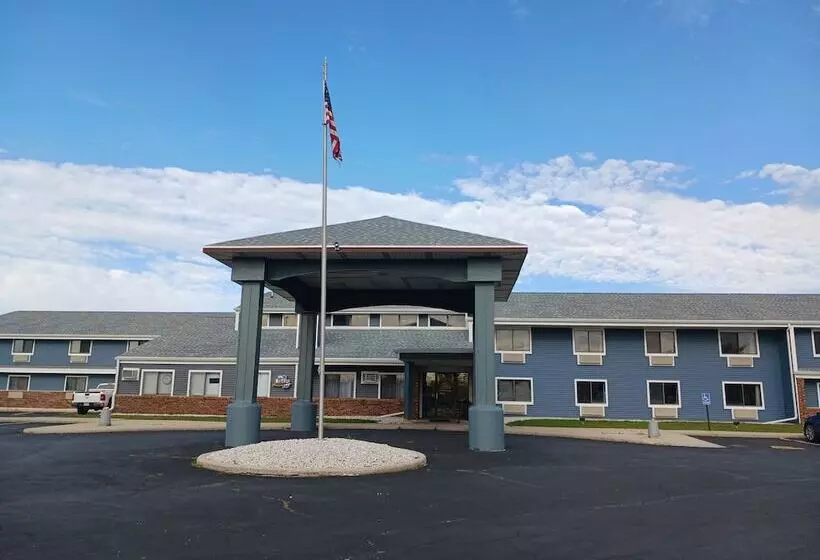 The Oasis Hotel & Bar