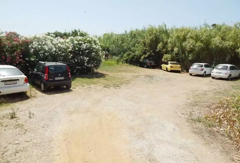 Apollon Studios & Apartments