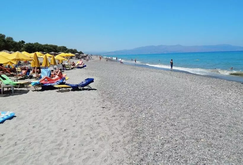 Apollon Studios & Apartments