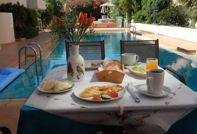 Apollon Studios & Apartments