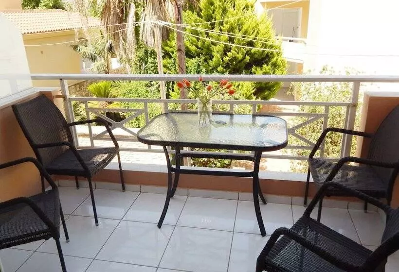 Apollon Studios & Apartments