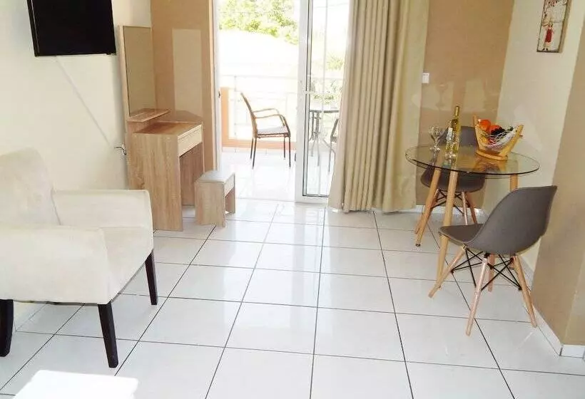 Apollon Studios & Apartments