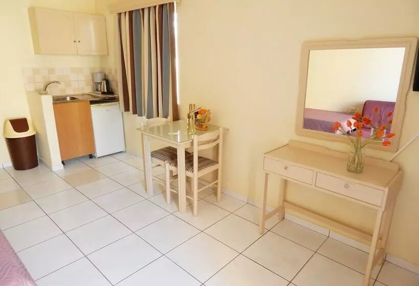 Apollon Studios & Apartments