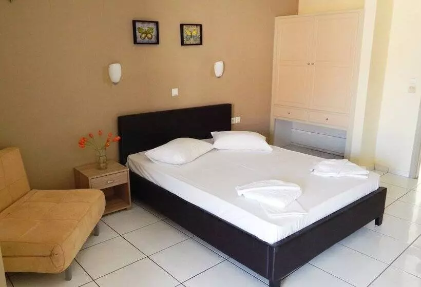 Apollon Studios & Apartments