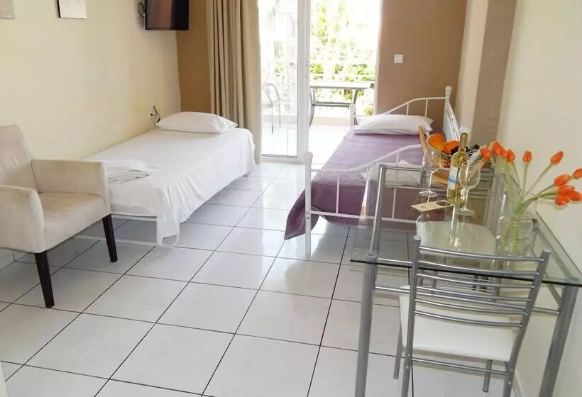 Apollon Studios & Apartments