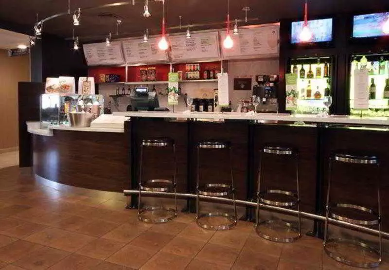 هتل Courtyard By Marriott Topeka