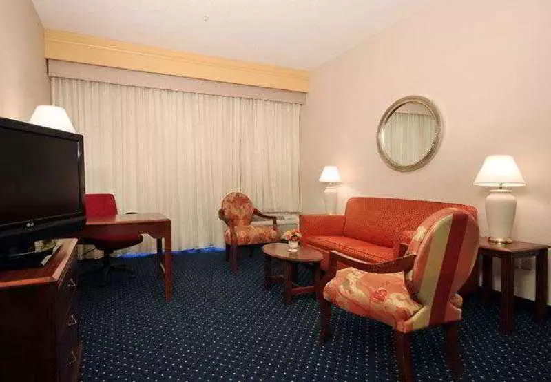 هتل Courtyard By Marriott Topeka