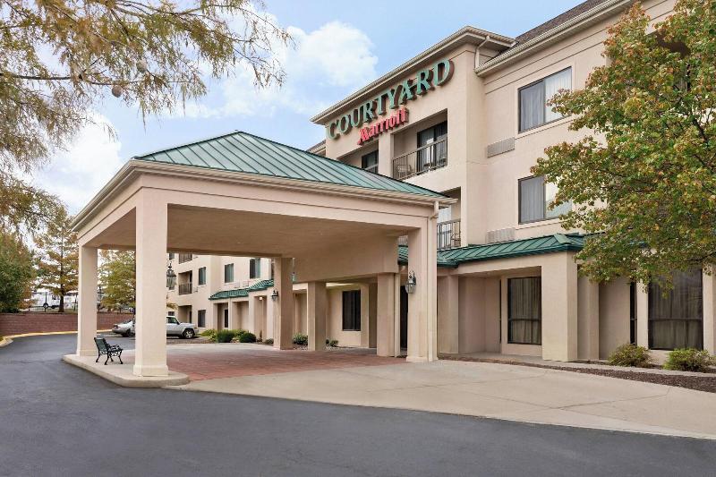 فندق Courtyard By Marriott Topeka