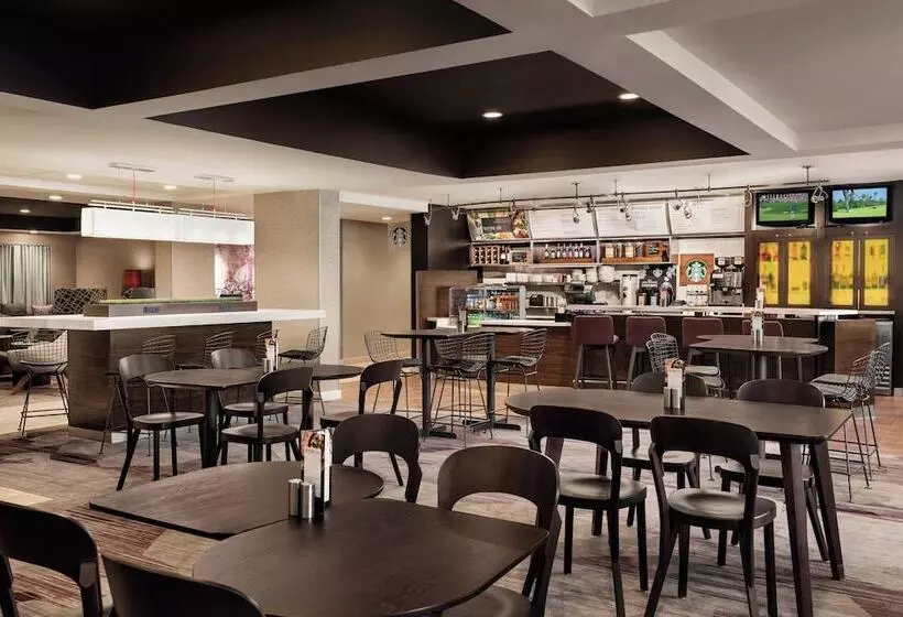 هتل Courtyard By Marriott Topeka