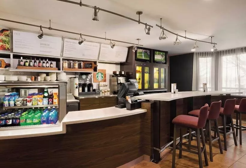 هتل Courtyard By Marriott Topeka