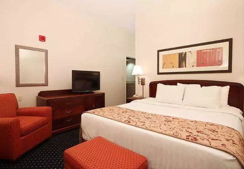 هتل Courtyard By Marriott Topeka