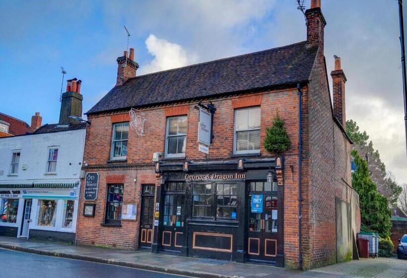 فندق George & Dragon Inn