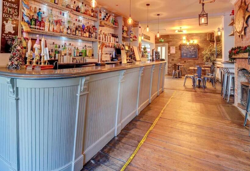 فندق George & Dragon Inn