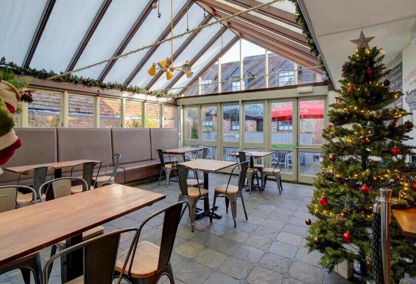 فندق George & Dragon Inn