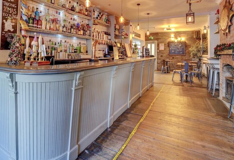 فندق George & Dragon Inn