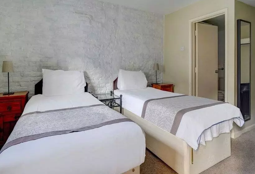 هتل George & Dragon Inn