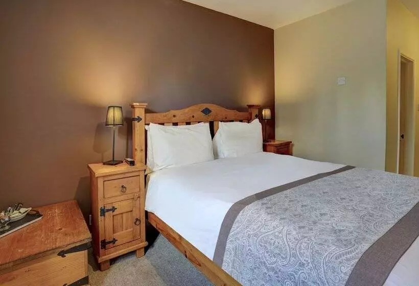 هتل George & Dragon Inn