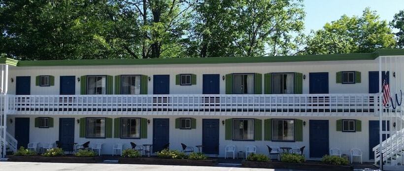 Weirs Beach Motel & Cottages