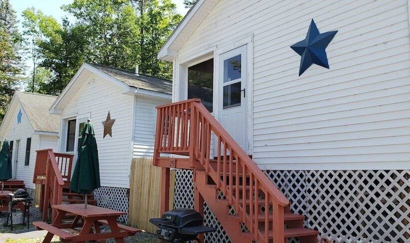 Weirs Beach Motel & Cottages