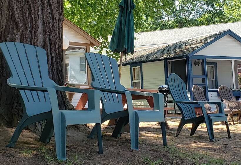 Weirs Beach Motel & Cottages