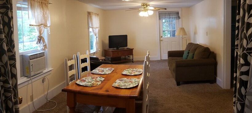 Weirs Beach Motel & Cottages