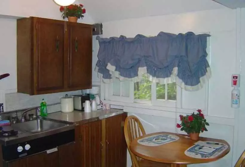 Weirs Beach Motel & Cottages