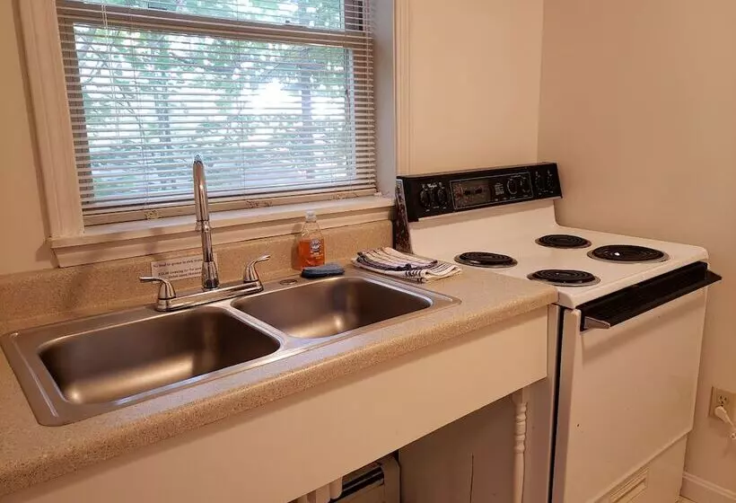 Weirs Beach Motel & Cottages