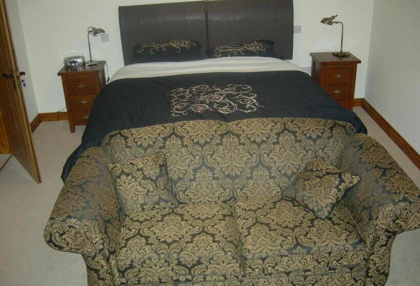 فندق Alltyfyrddin Farm Guest House At The Merlin S Hill Centre