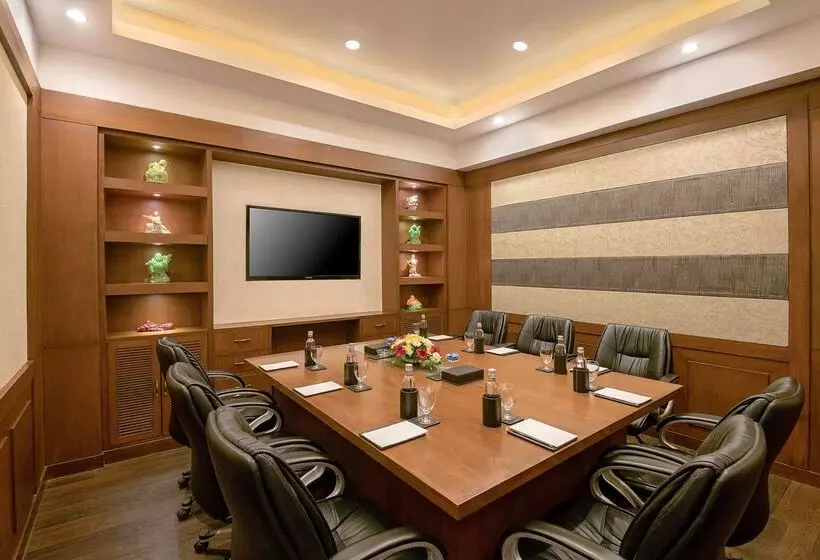 בית מלון כפרי Country Inn & Suites By Radisson, Goa Candolim