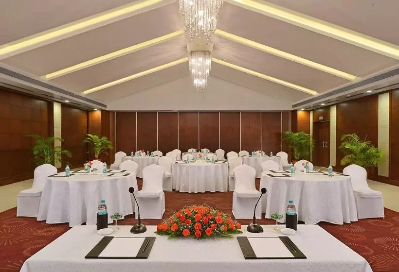 בית מלון כפרי Country Inn & Suites By Radisson, Goa Candolim