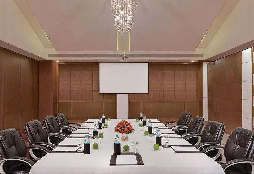 בית מלון כפרי Country Inn & Suites By Radisson, Goa Candolim