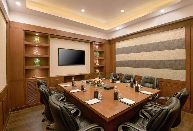 בית מלון כפרי Country Inn & Suites By Radisson, Goa Candolim