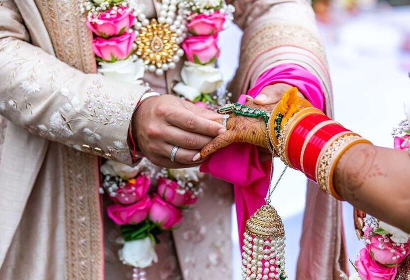 فندق Country Inn & Suites By Radisson, Goa Candolim