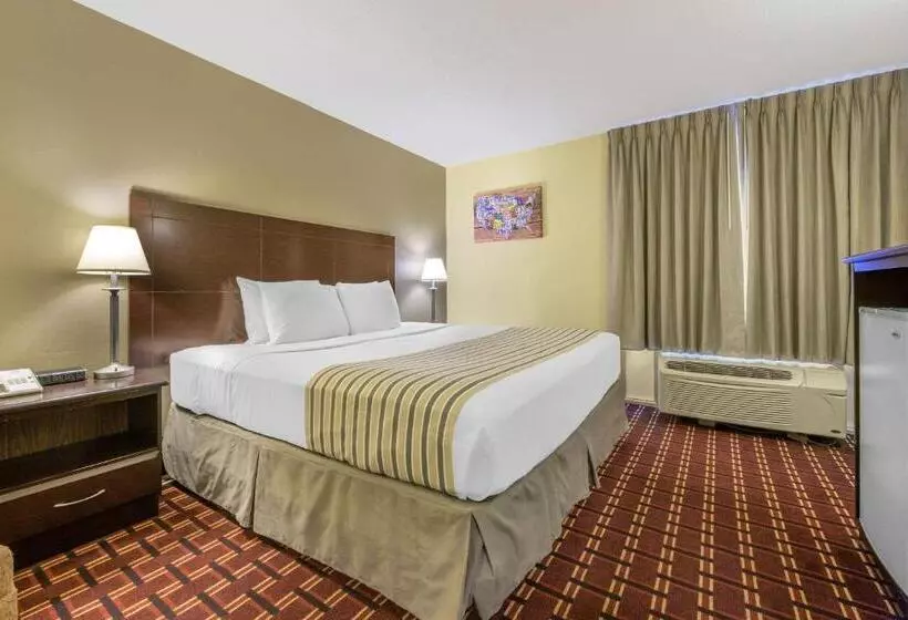 Отель Econo Lodge Inn & Suites Triadelphia Wheeling