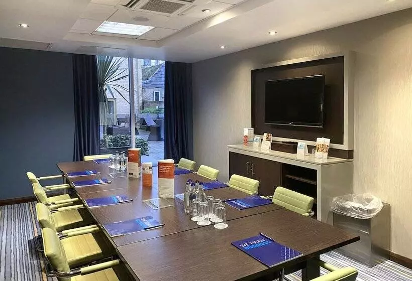 Hotelli Holiday Inn Express Windsor, An Ihg