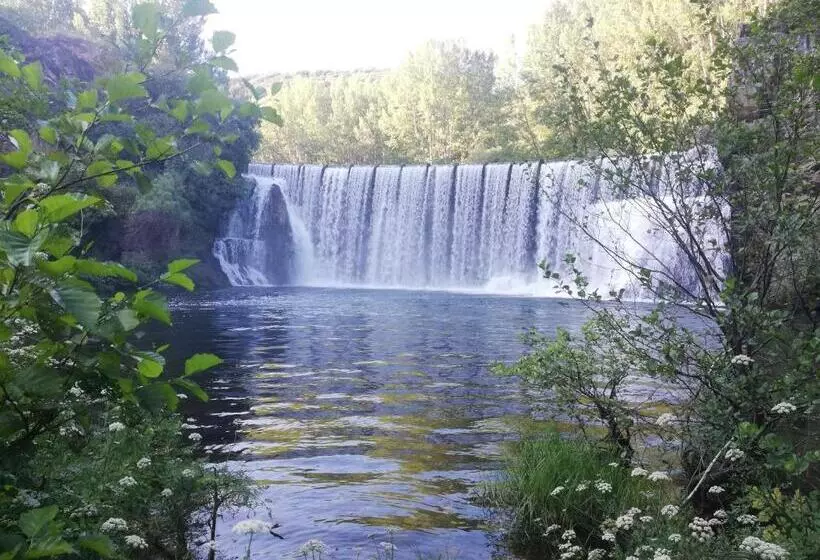 فندق Hostal Monteclaro